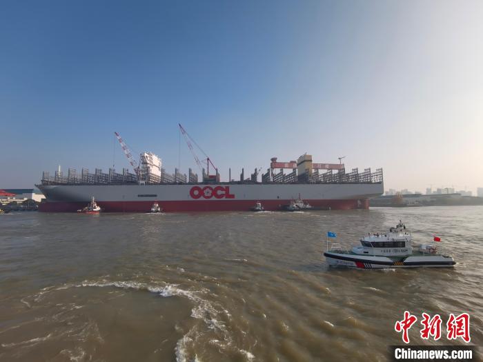 海巡艇在現(xiàn)場引導(dǎo)水上交通?！∧贤êＪ戮止﹫D