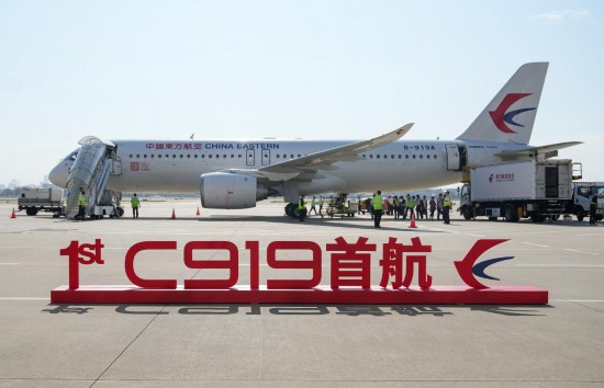 這是在上海虹橋國際機(jī)場停機(jī)坪拍攝的C919飛機(jī)（5月28日攝）。新華社記者丁汀攝