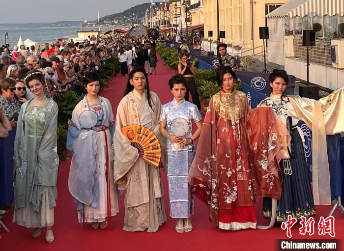 當?shù)貢r間6月16日，2023年卡布爾電影節(jié)中國日活動舉行?！≈鬓k方供圖