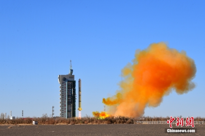 北京時(shí)間2023年11月16日11時(shí)55分，我國在酒泉衛(wèi)星發(fā)射中心使用長征二號丙運(yùn)載火箭，成功將新一代海洋水色觀測衛(wèi)星發(fā)射升空，衛(wèi)星順利進(jìn)入預(yù)定軌道，發(fā)射任務(wù)獲得圓滿成功。此次任務(wù)是長征系列運(yùn)載火箭第497次飛行。汪江波 攝