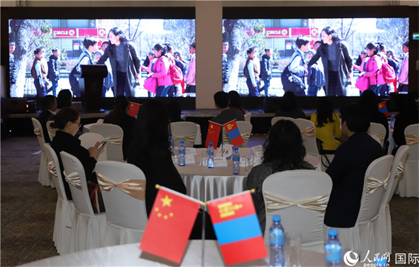 12月1日，活動(dòng)現(xiàn)場播放防治結(jié)核病宣傳短片。人民網(wǎng)記者 霍文攝
