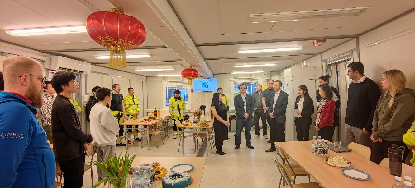 中國(guó)駐瑞典大使崔愛民走訪中鐵隧道局集團(tuán)瑞典工程公司。中國(guó)駐瑞典大使館供圖