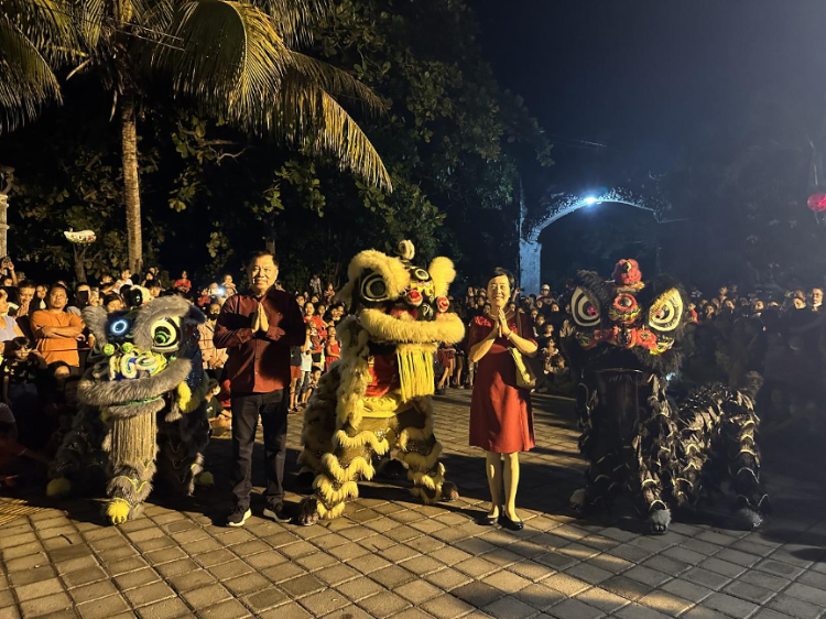 舞獅表演。巴陵康孔子學(xué)院供圖