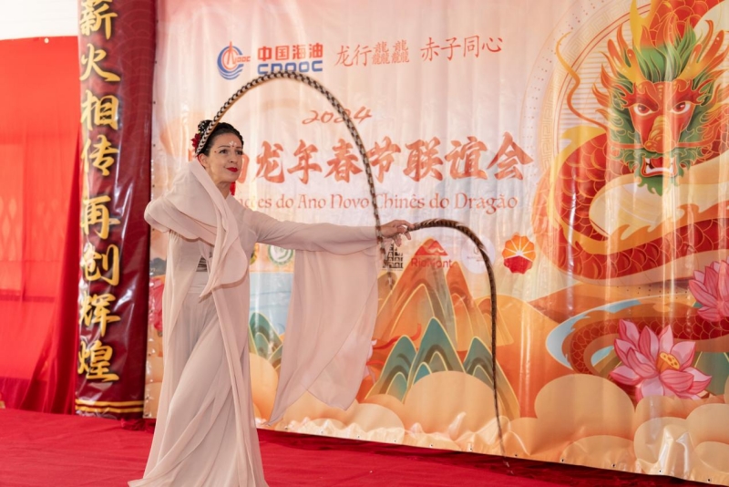 巴西藝術家表演中國舞。里約天主教大學孔子學院供圖