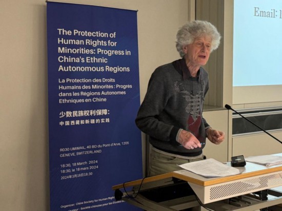 3月18日，由中國人權(quán)研究會主辦的“少數(shù)民族權(quán)利保障：中國西藏和新疆實踐”主題講座在瑞士日內(nèi)瓦舉行。圖為比利時知名藏學(xué)家安德烈·拉克魯瓦在講座上發(fā)言。新華社記者石松攝