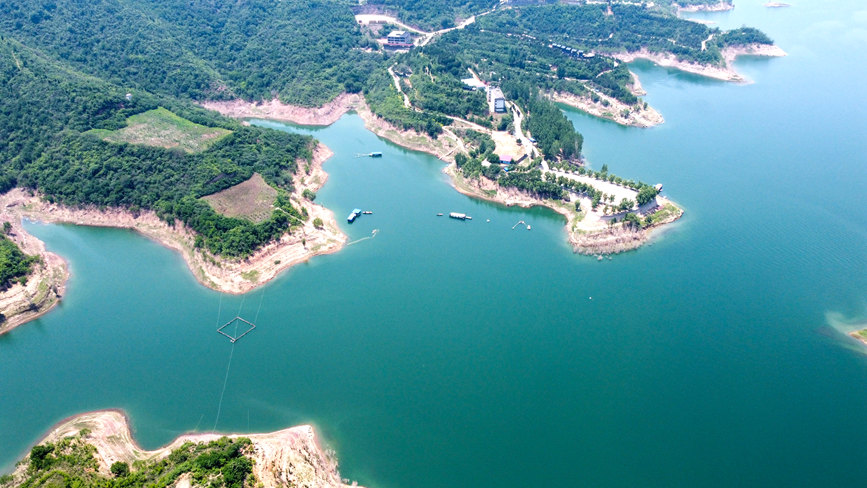 河南洛陽市孟津區(qū)境內(nèi)的黃河小浪底風景區(qū)黃鹿山景點風光。黃政偉攝