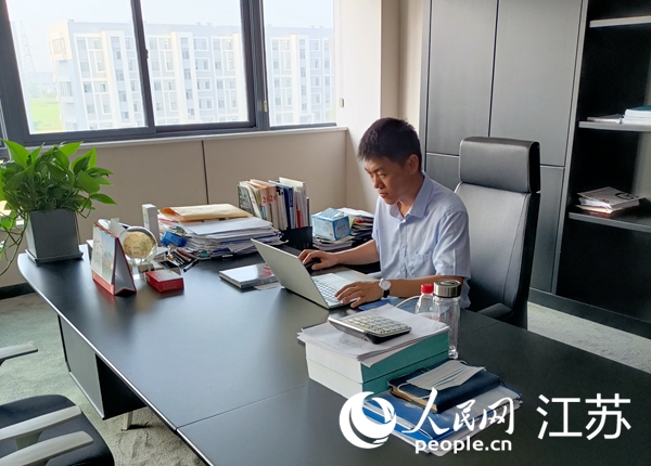 江蘇海安市2021年引進(jìn)的高端人才朱涼偉博士。人民網(wǎng)記者 王繼亮攝