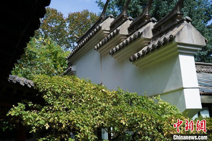 圖為西寧園林植物園內(nèi)的蘇式風(fēng)格建筑?！●R銘言 攝