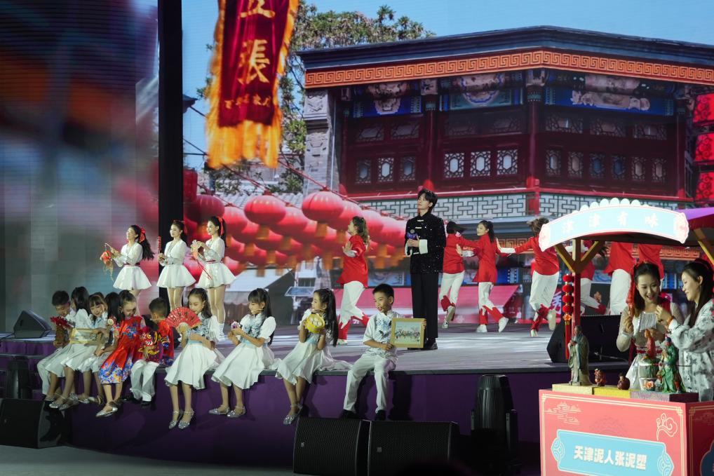 《津門謠》節(jié)目現(xiàn)場(chǎng)。人民網(wǎng)記者 于凱攝