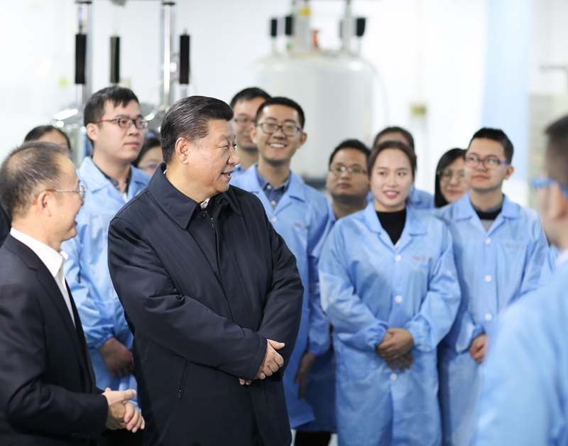 2019年1月17日，習(xí)近平在天津南開大學(xué)元素有機(jī)化學(xué)國(guó)家重點(diǎn)實(shí)驗(yàn)室同師生親切交流。