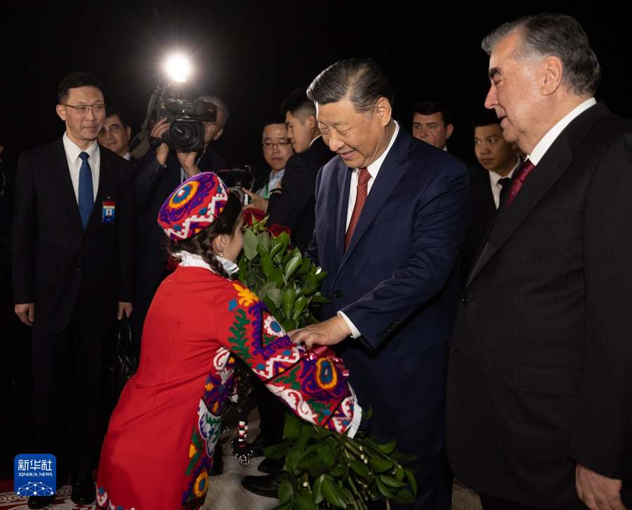 習(xí)近平抵達(dá)杜尚別開始對(duì)塔吉克斯坦進(jìn)行國(guó)事訪問(wèn)