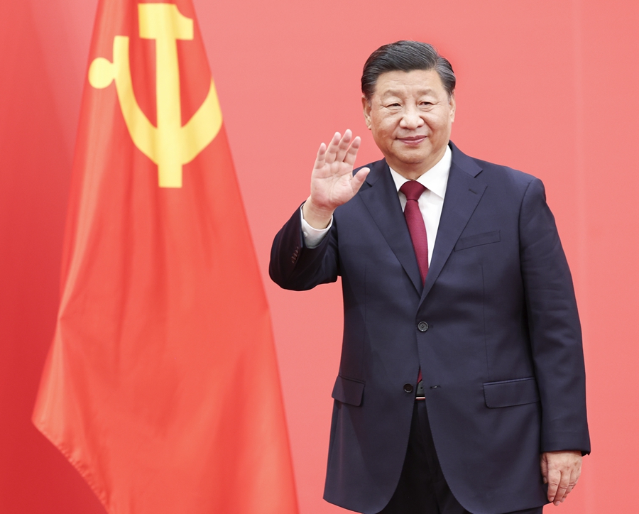 2022年10月23日，習近平在北京人民大會堂同采訪中共二十大的中外記者親切見面。
