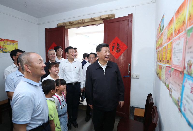 2019年5月20日，習(xí)近平總書記在江西省贛州市于都縣梓山鎮(zhèn)潭頭村看望村民孫觀發(fā)一家人。