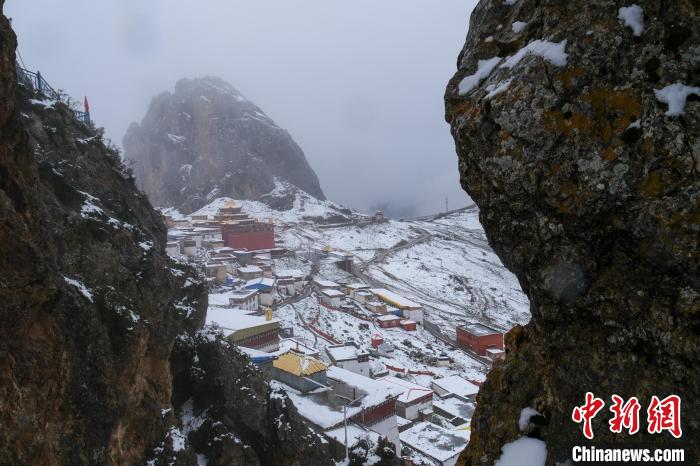 西藏丁青縣孜珠寺風(fēng)景壯觀(guān)秀麗