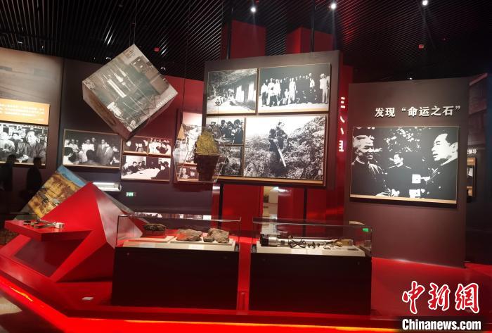 圖為紀(jì)念館內(nèi)部一角?！《∮衩?攝