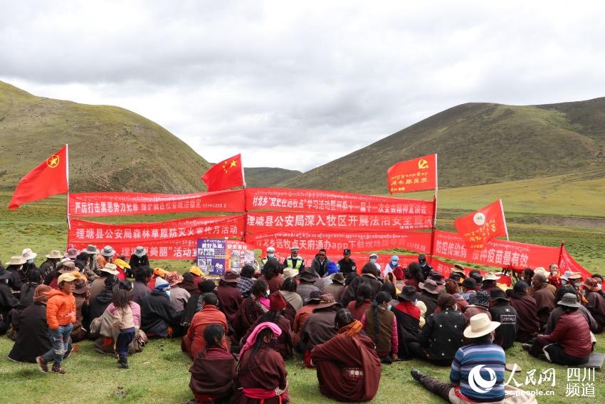 草地上宣講。巴登攝