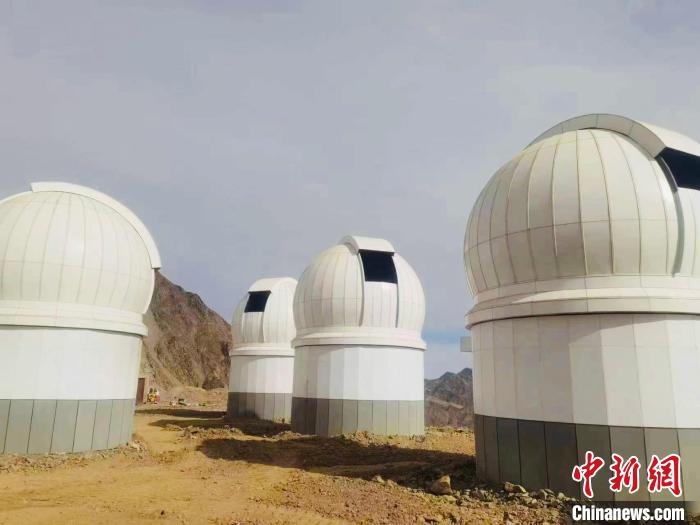 圖為南京大學時域天文臺望遠鏡圓頂安裝完畢。　冷湖科創(chuàng)園區(qū)管委會 供圖