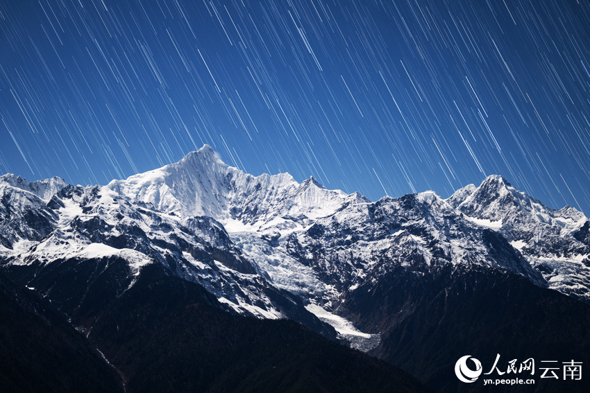 梅里雪山“星河流淌”奇觀。趙一舟攝