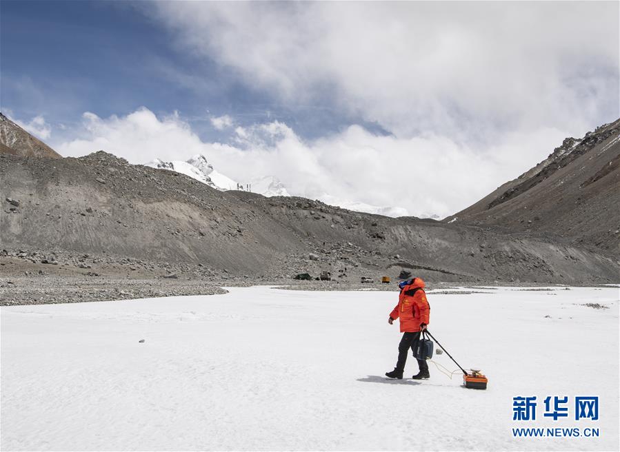 （新華全媒頭條·圖文互動(dòng)）（8）往更高處長(zhǎng)、往長(zhǎng)春北京方向移動(dòng)——來(lái)自海拔8848.86米的報(bào)告
