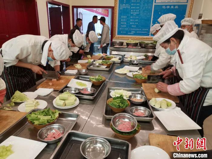 拉薩聚焦高校畢業(yè)生、農(nóng)牧民就業(yè)任務(wù)指標(biāo)均超額完成