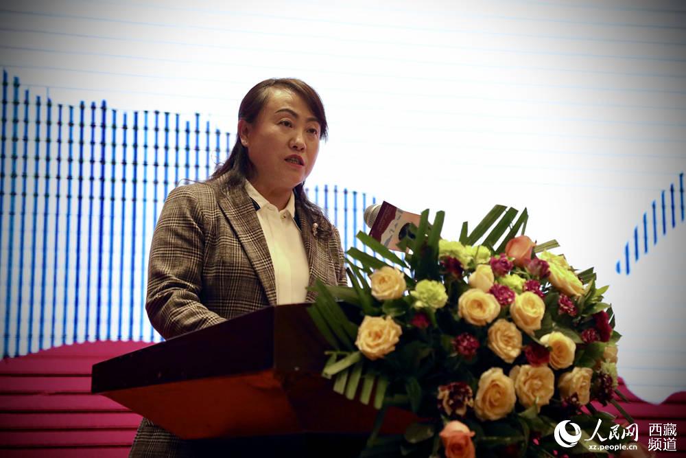 拉薩市旅游發(fā)展局相關(guān)負(fù)責(zé)人發(fā)言。人民網(wǎng) 次仁羅布攝