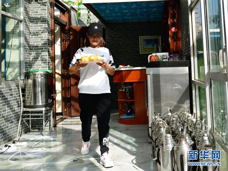 （全面建成小康社會(huì)“百城千縣萬村調(diào)研行”·圖文互動(dòng)）（4）青?？柎澹骸肮夤鞔濉钡娜A麗轉(zhuǎn)身