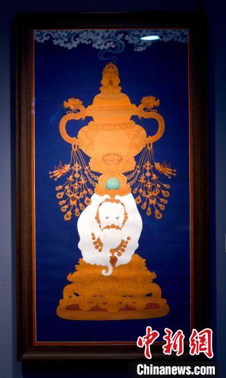 圖為5月16日，展覽中的新創(chuàng)唐卡作品《瑞象承香》?！±盍?攝