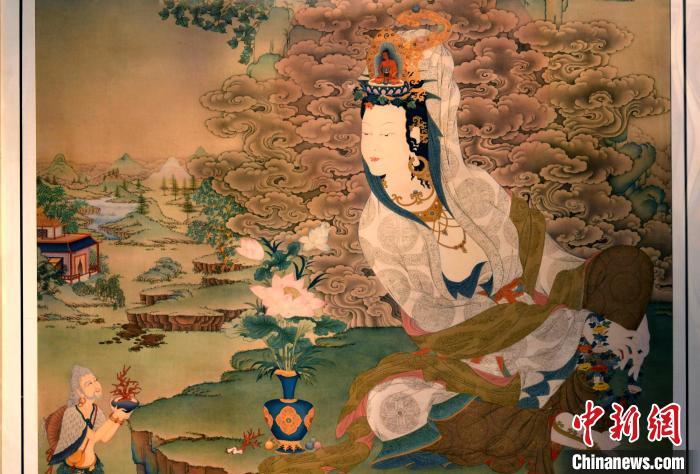 圖為5月16日，展覽中新創(chuàng)唐卡作品《靜息觀音》(局部)?！±盍?攝